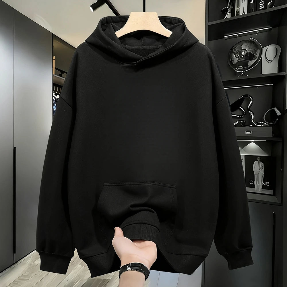 It is suitable for wearing inside and outside. T-shirts with hot and basic colors can be worn all year round.